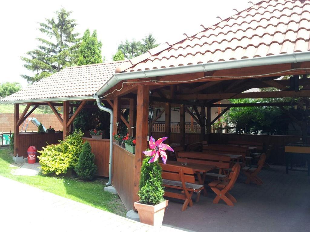 Guesthouse Zuzana Spacince Exterior foto